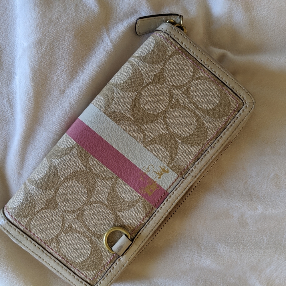 Coach Signature Accordion Zip Wallet - Picture 3 of 5